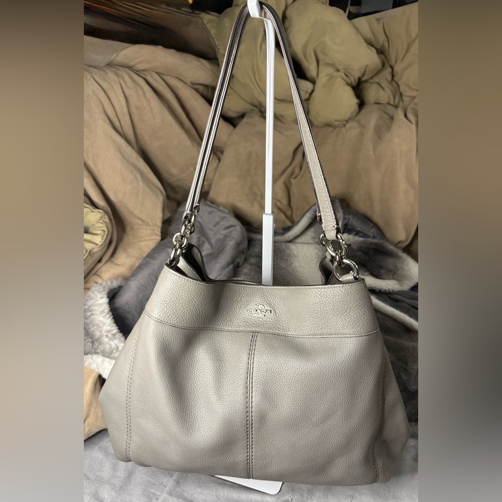 COACH LEATHER LEXY SHOULDER BAG *LIKE NEW*